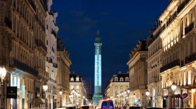 Des crocodiles en sang projetés sur les monuments de Paris pour dénoncer LVMH